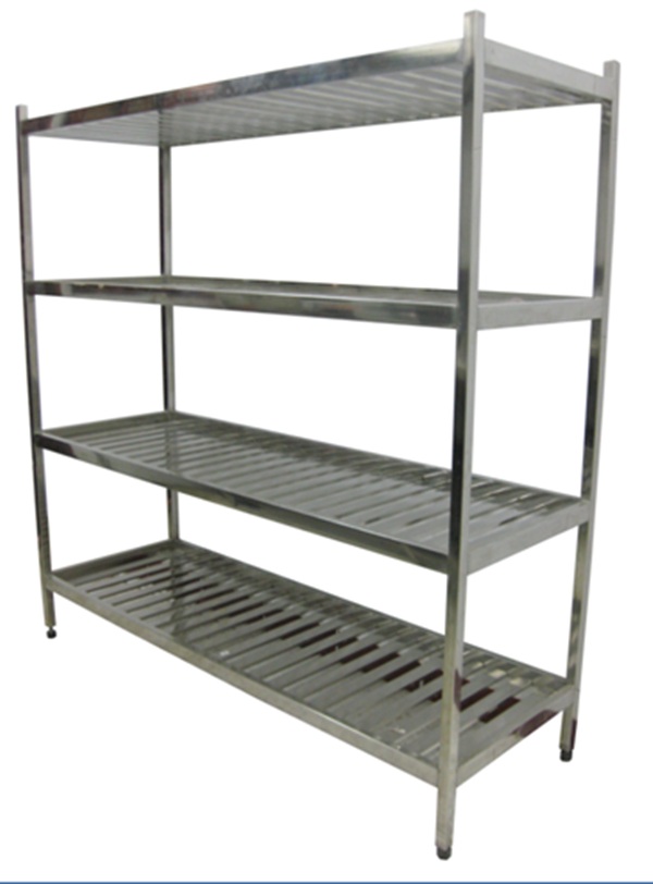 Kệ inox đa tầng giúp cất giữ hàng hóa và tận dụng không gian kho xưởng hiệu quả