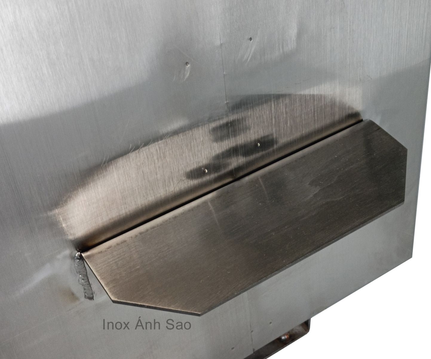 thung-hang-inox-201